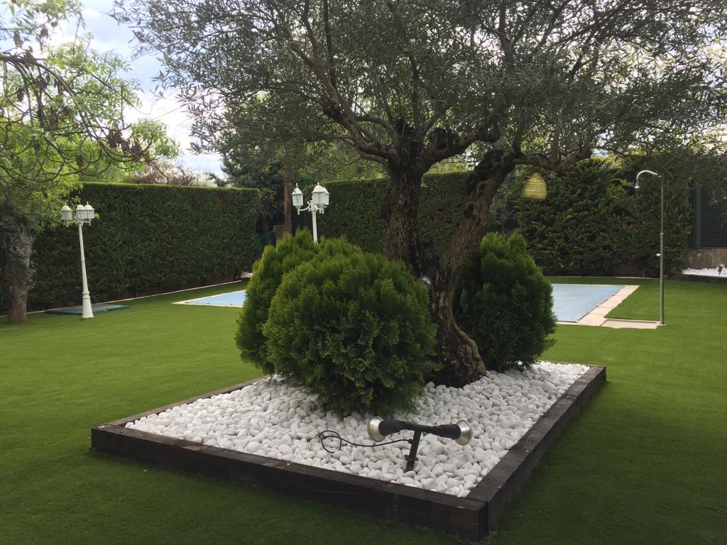 instalar césped artificial